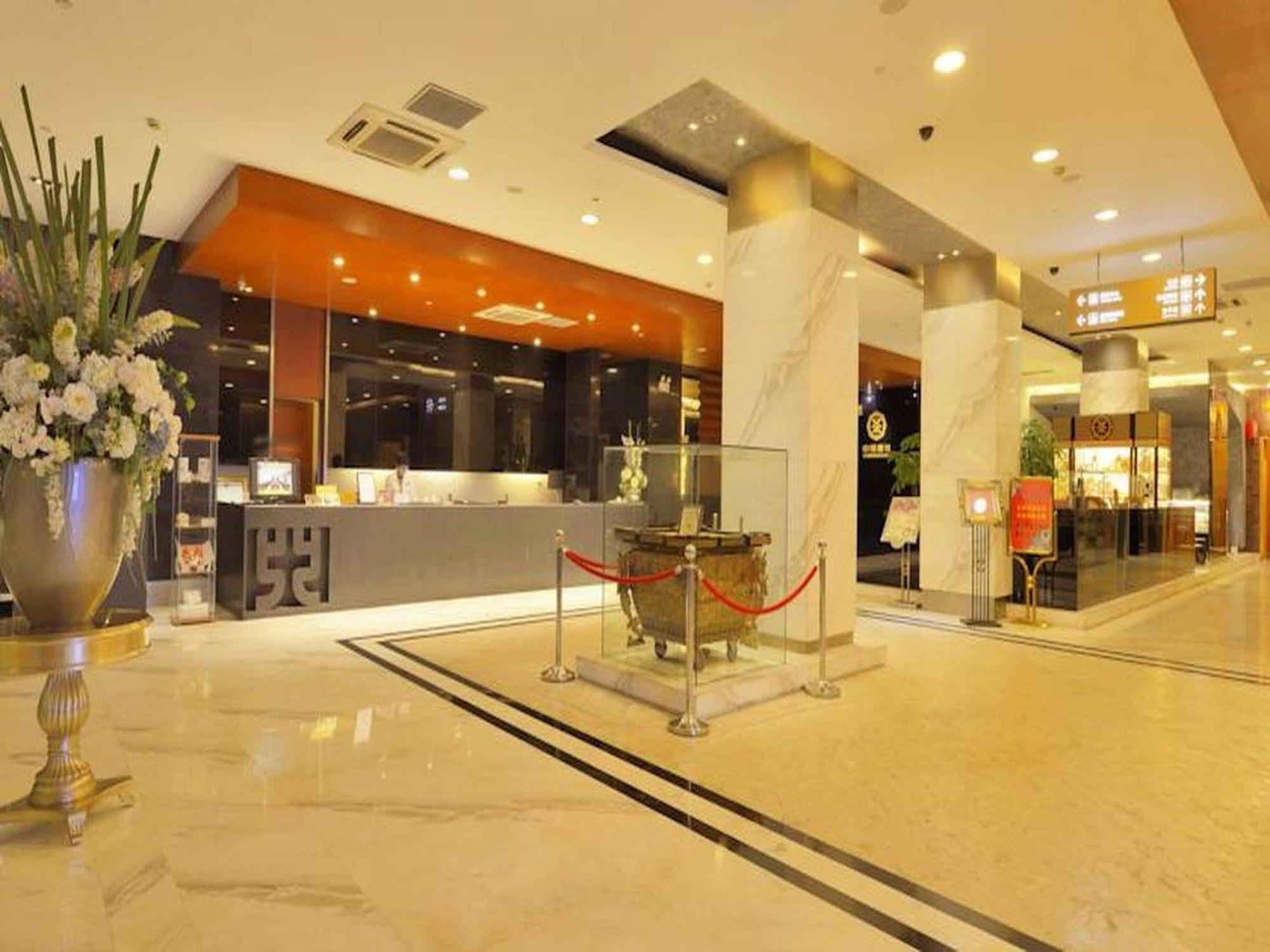 Kingtown Hotel Hongmei Shanghai Exterior photo